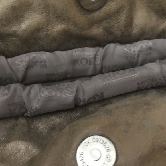 MICHAEL KORS QUILTED BRONZE DISTRESSED SHOULDER BAG AND MATCHING ZIPPERED WALLET - Picture 5 of 12